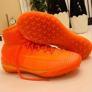Nike mercurial mens youth soccer cleats, size US 8